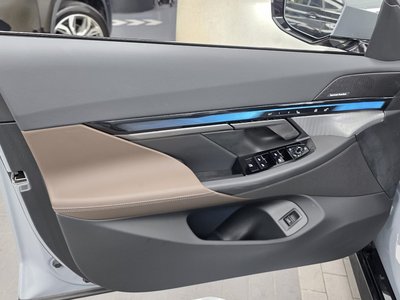 2025 BMW 5 SERIES 缩略图 13