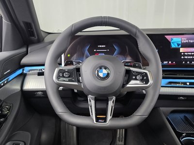 2025 BMW 5 SERIES 缩略图 17