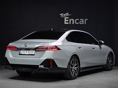 2025 BMW 5 SERIES 照片 3