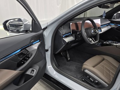 2025 BMW 5 SERIES 缩略图 12
