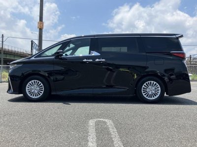 2026 Toyota ALPHARD photo 2