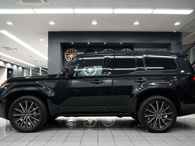 2025 Lexus GX photo 2