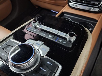 صورة مصغرة 25 لـ 2021 Genesis G90