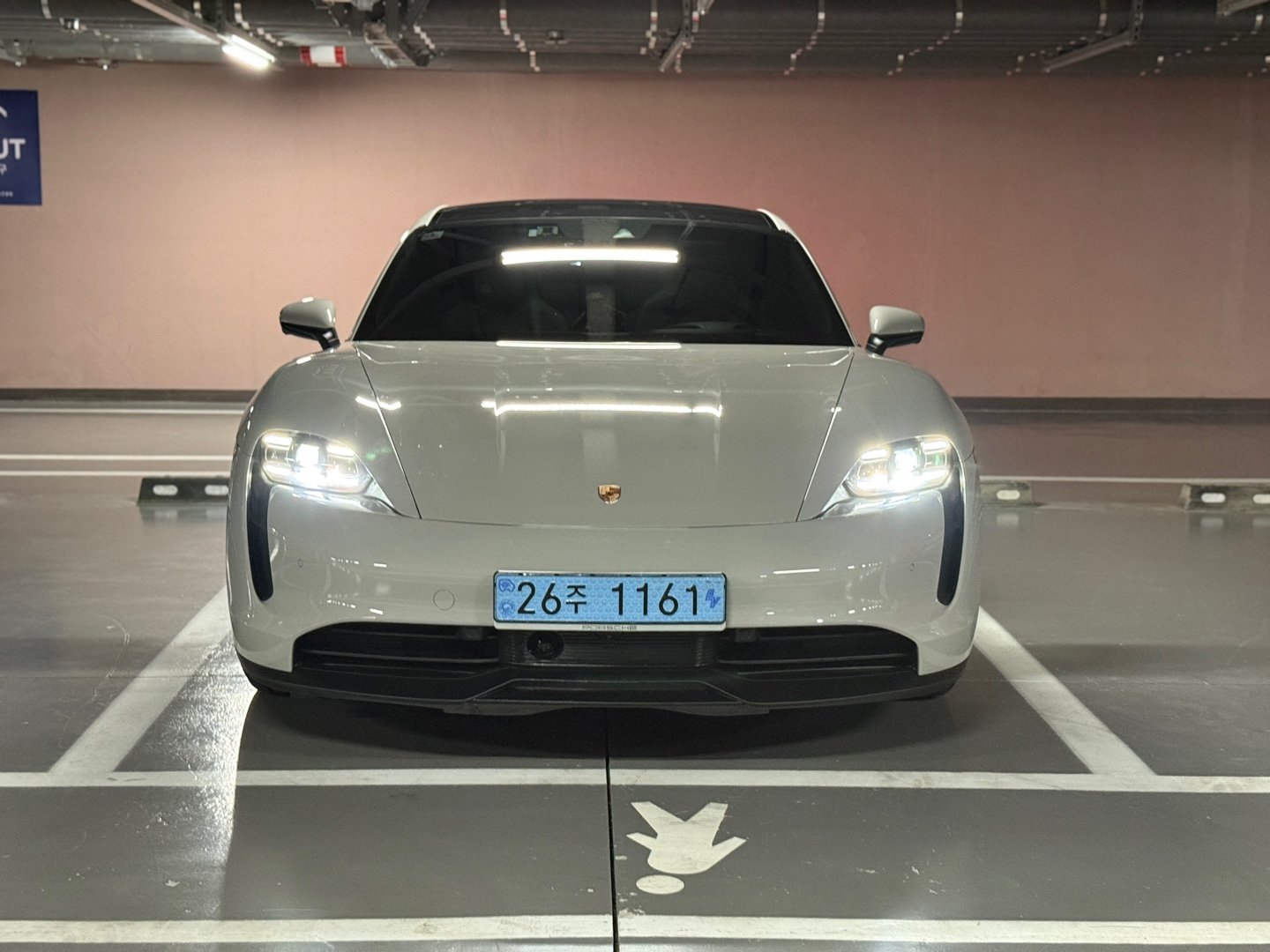 PORSCHE TAYCAN - View 1