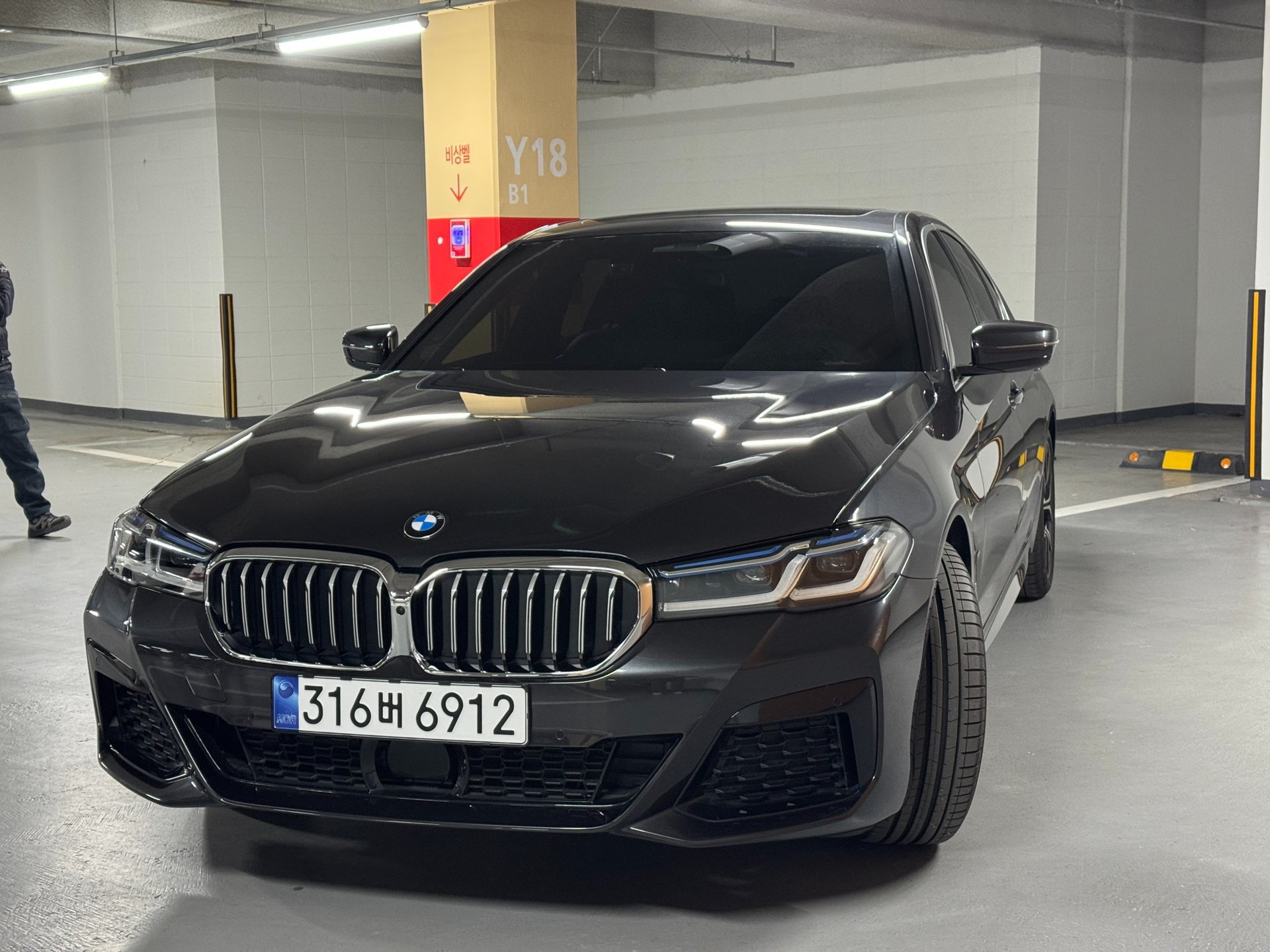 BMW 5 SERIES - View 1