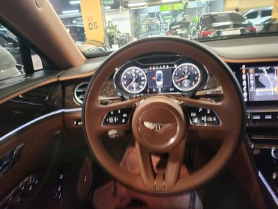 BENTLEY FLYING SPUR - 9