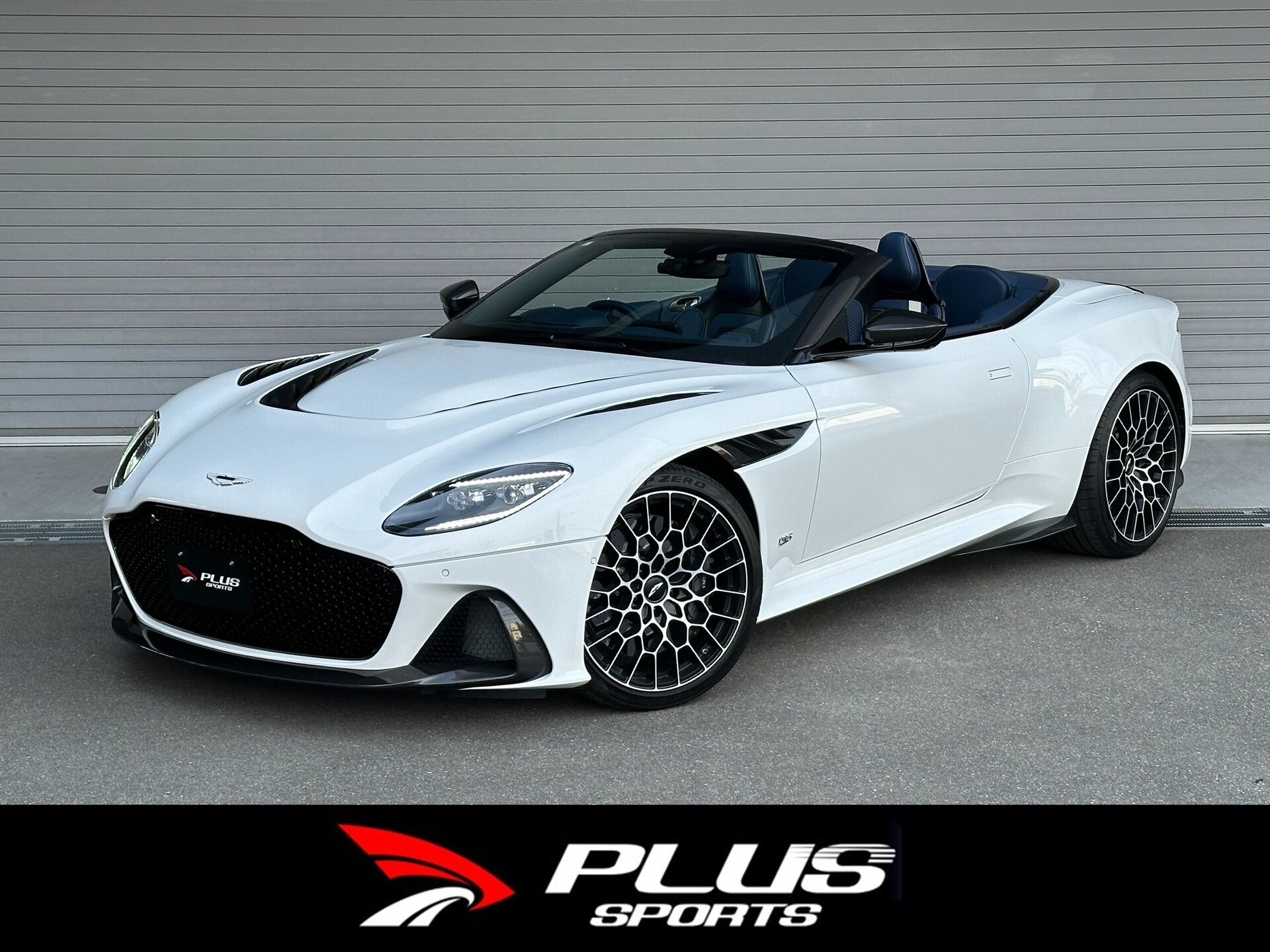 ASTON MARTIN DBS SUPERLEGGERA VOLANTE - View 1