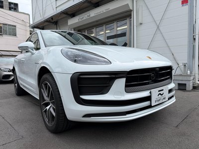 PORSCHE MACAN - 1