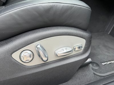 PORSCHE MACAN - 9