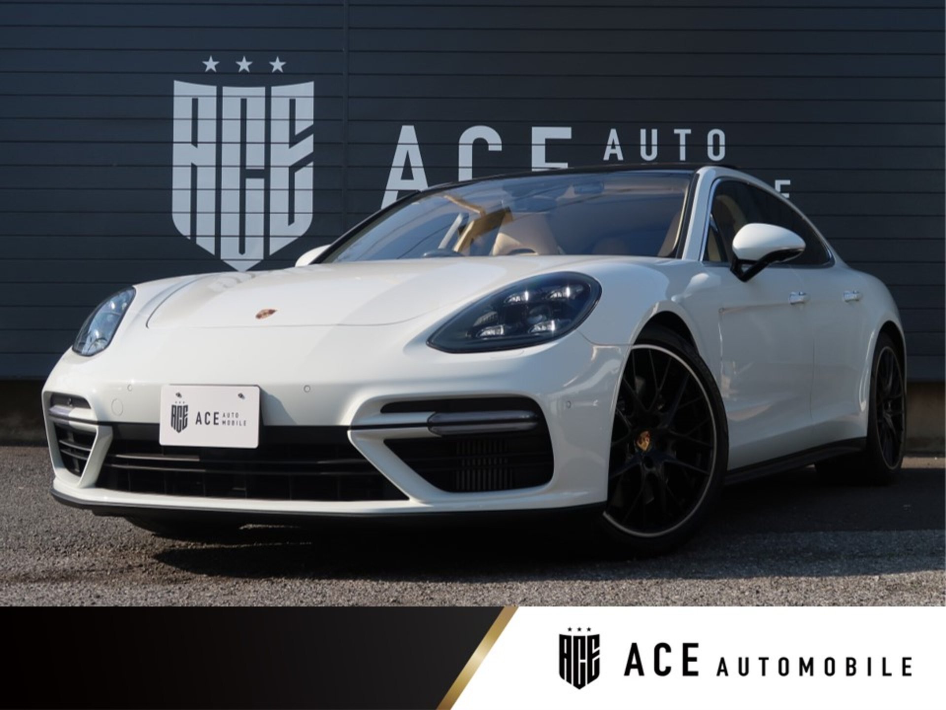 PORSCHE PANAMERA - View 1