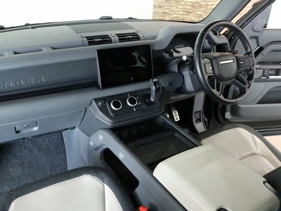 LAND ROVER DEFENDER - 6