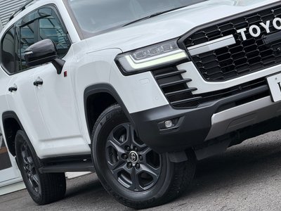 TOYOTA LAND CRUISER 300 - 9