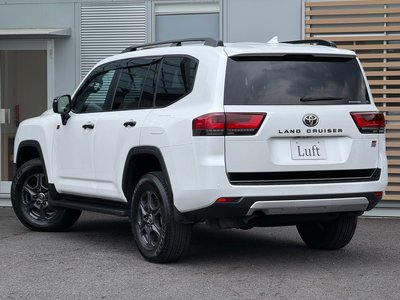 TOYOTA LAND CRUISER 300 - 3