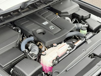 TOYOTA LAND CRUISER 300 - 8