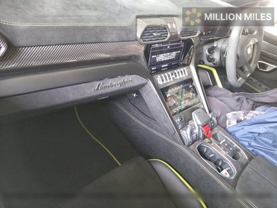 LAMBORGHINI URUS - 3