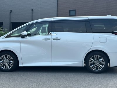 2025 Toyota ALPHARD — фото 7