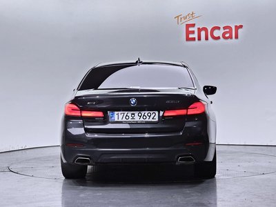 2023 BMW 5 SERIES photo 4