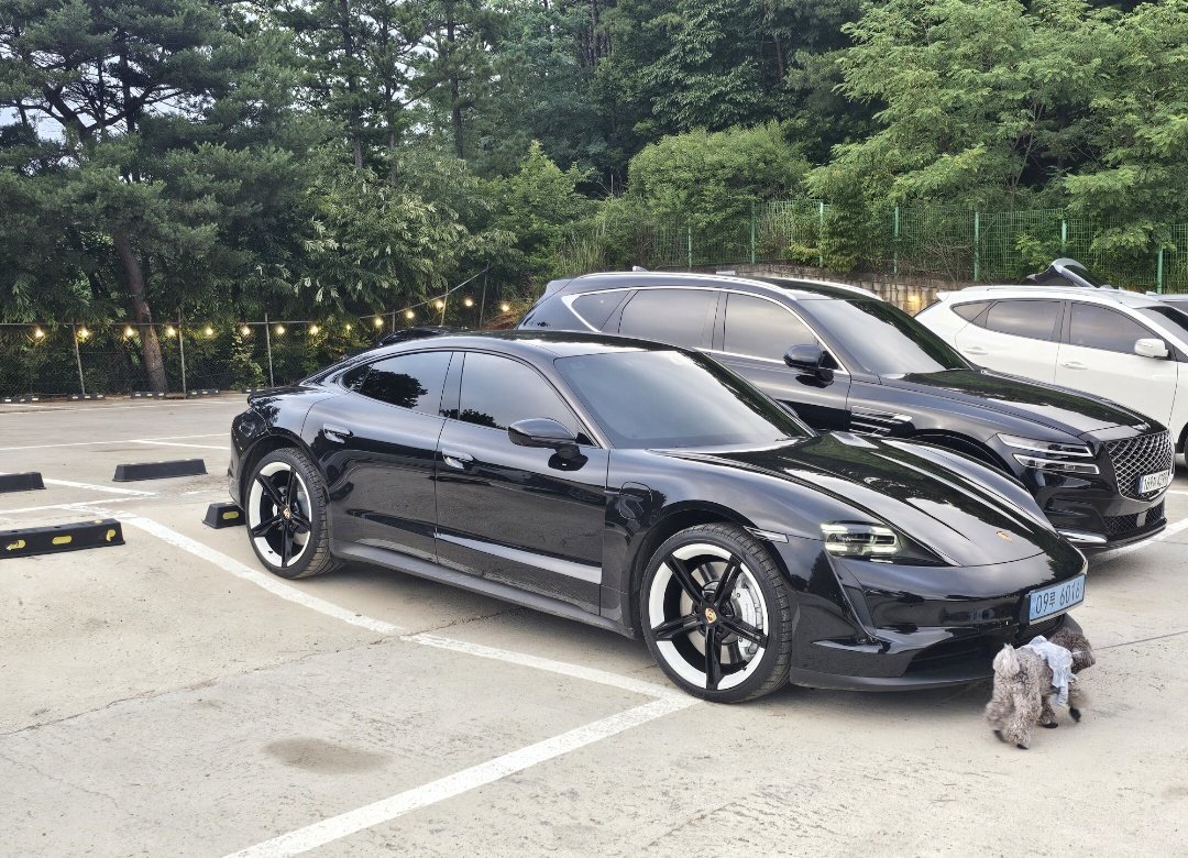 PORSCHE TAYCAN - View 1