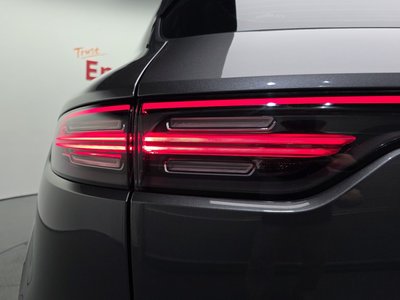 صورة 10 لـ 2021 Porsche CAYENNE