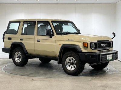 TOYOTA LAND CRUISER 70 - 3