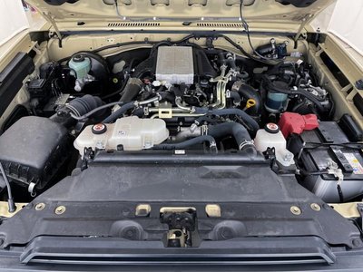 TOYOTA LAND CRUISER 70 - 9