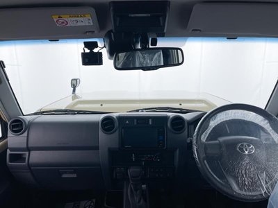 TOYOTA LAND CRUISER 70 - 10