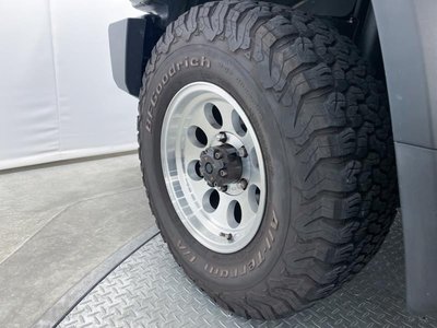 TOYOTA LAND CRUISER 70 - 8