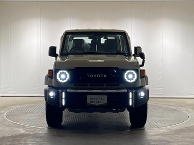TOYOTA LAND CRUISER 70 - 7