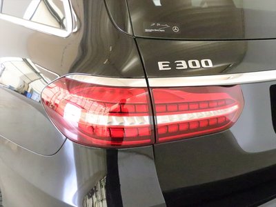 MERCEDES-BENZ E-CLASS - 9