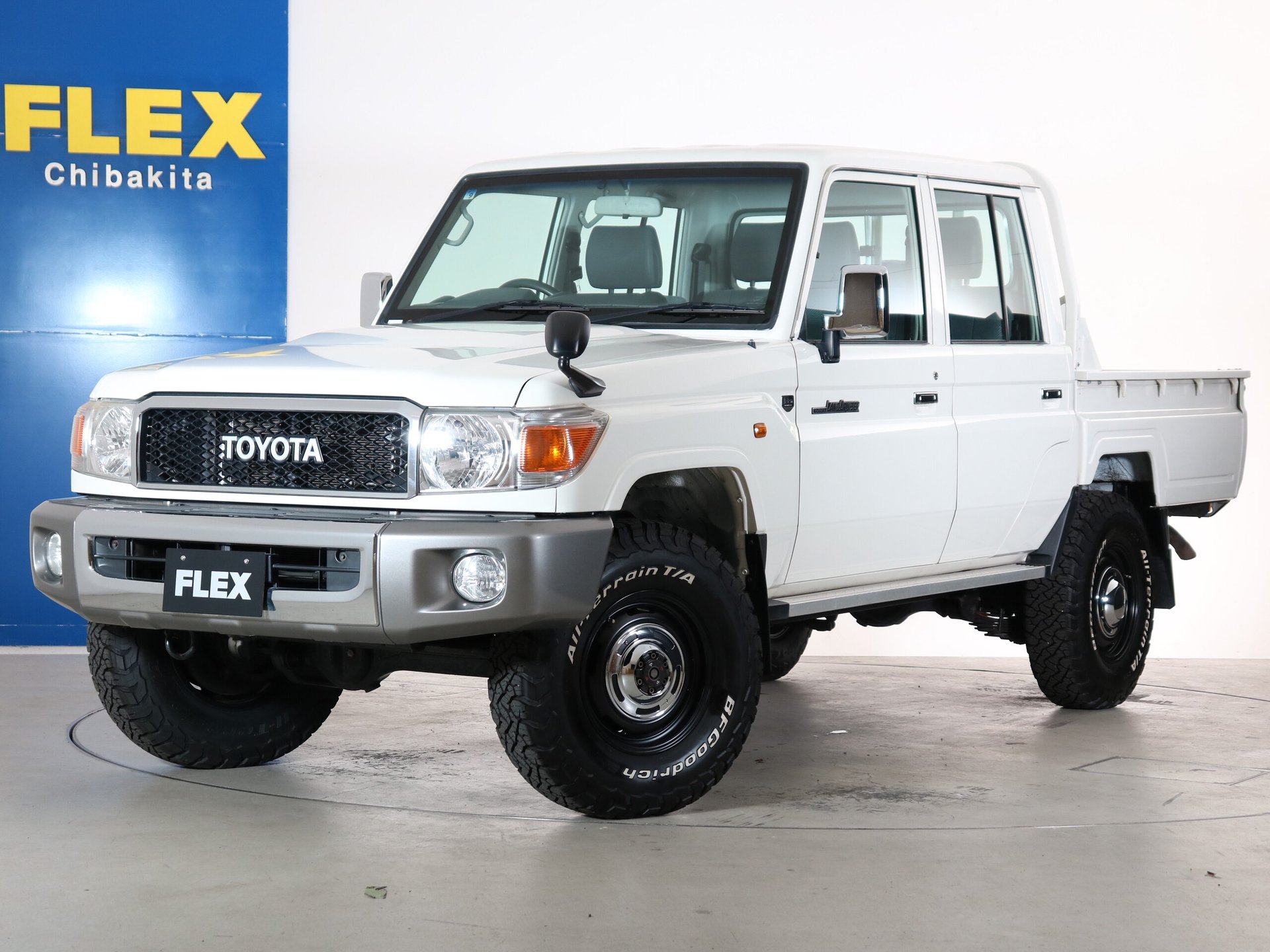 TOYOTA LAND CRUISER 70 - View 1