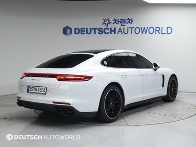 PORSCHE PANAMERA - 3