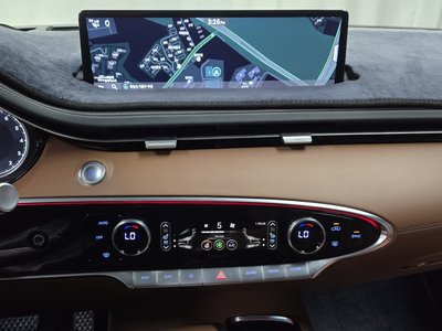 2021 Genesis GV70 — миниатюра 19