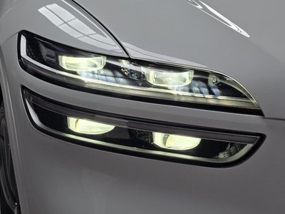 2021 Genesis GV70 photo 9