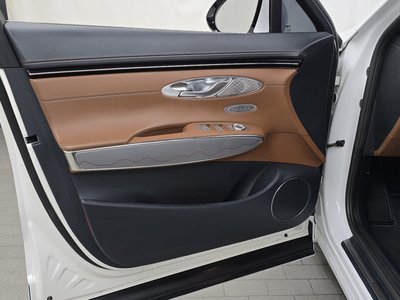 2021 Genesis GV70 — миниатюра 14