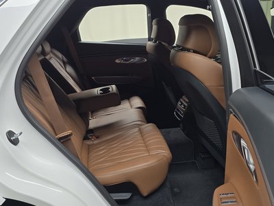 2021 Genesis GV70 — миниатюра 17
