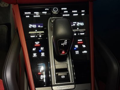 2022 Porsche CAYENNE — миниатюра 13
