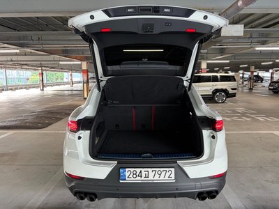 صورة 4 لـ 2022 Porsche CAYENNE