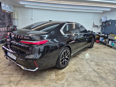 BMW 7 SERIES - 4