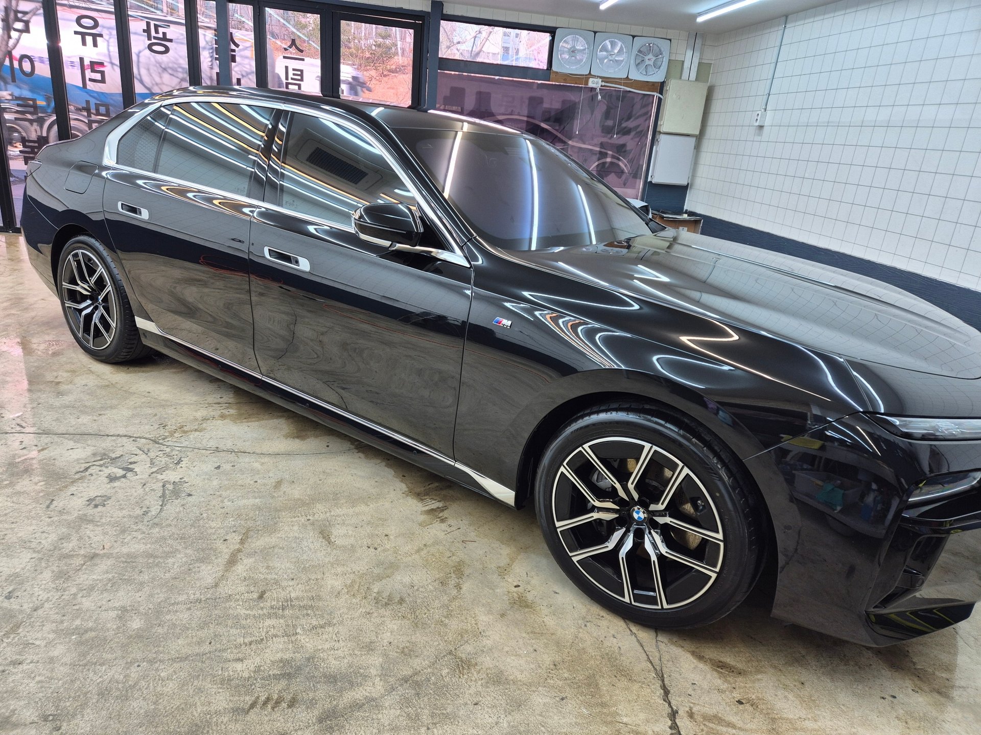 BMW 7 SERIES - View 1