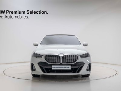 2025 BMW 5 SERIES photo 2