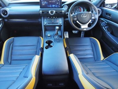 2023 Lexus RC — миниатюра 25