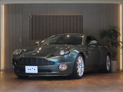 ASTON MARTIN V12 VANQUISH