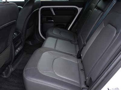 LAND ROVER DEFENDER - 6