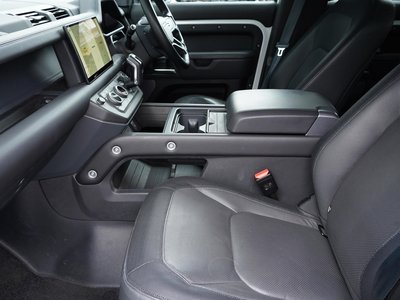 LAND ROVER DEFENDER - 4