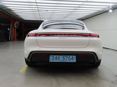 2023 Porsche TAYCAN photo 2