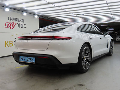 2023 Porsche TAYCAN photo 3