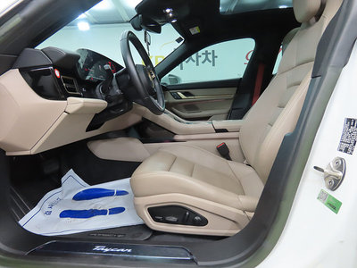 2023 Porsche TAYCAN photo 6