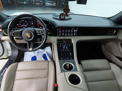 2023 Porsche TAYCAN photo 4