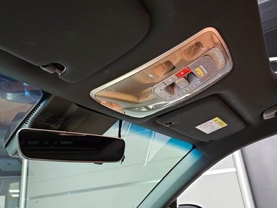 2023 Genesis GV70 — миниатюра 18