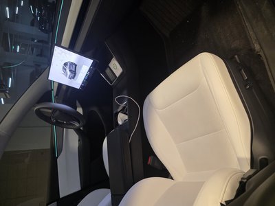 TESLA MODEL Y - 7